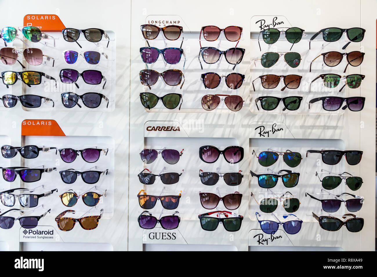 Miami Beach Florida, negozio di optometrista, vendita di occhiali, Solaris Longchamp Carrera Ray-Ban, montature di occhiali da sole, FL181205141 Foto Stock