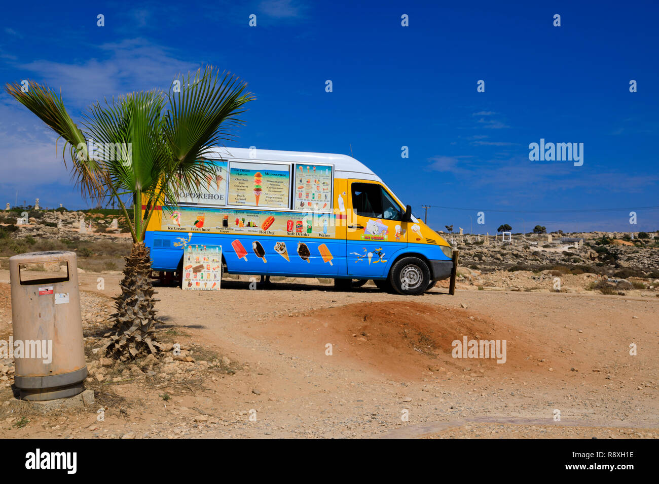Ice Cream van presso il ponte di amore sito, Ayia Napa, Cipro Ottobre 2018 Foto Stock