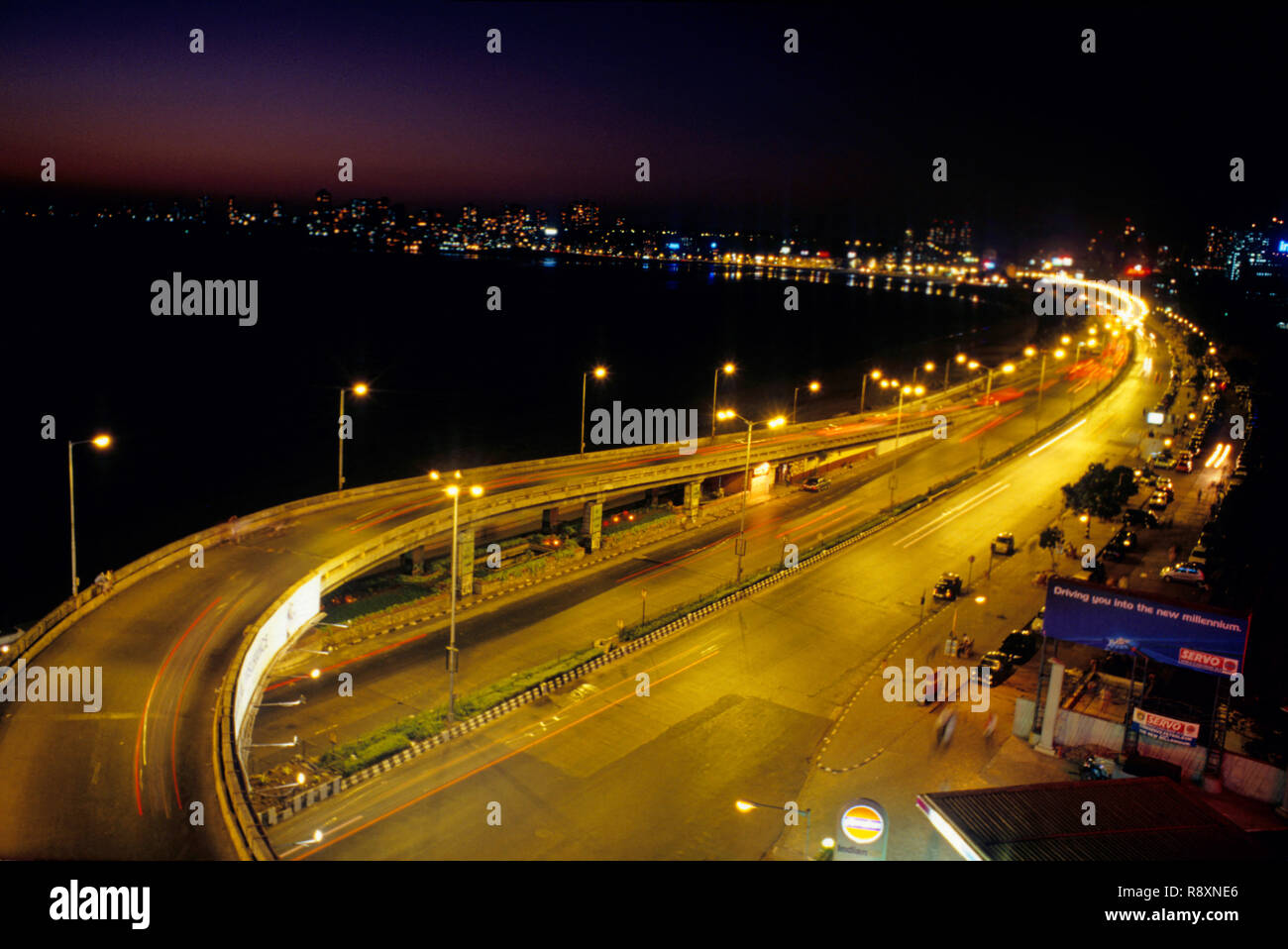 Princess street cavalcavia di notte su marine drive bombay Mumbai India Maharashtra Foto Stock