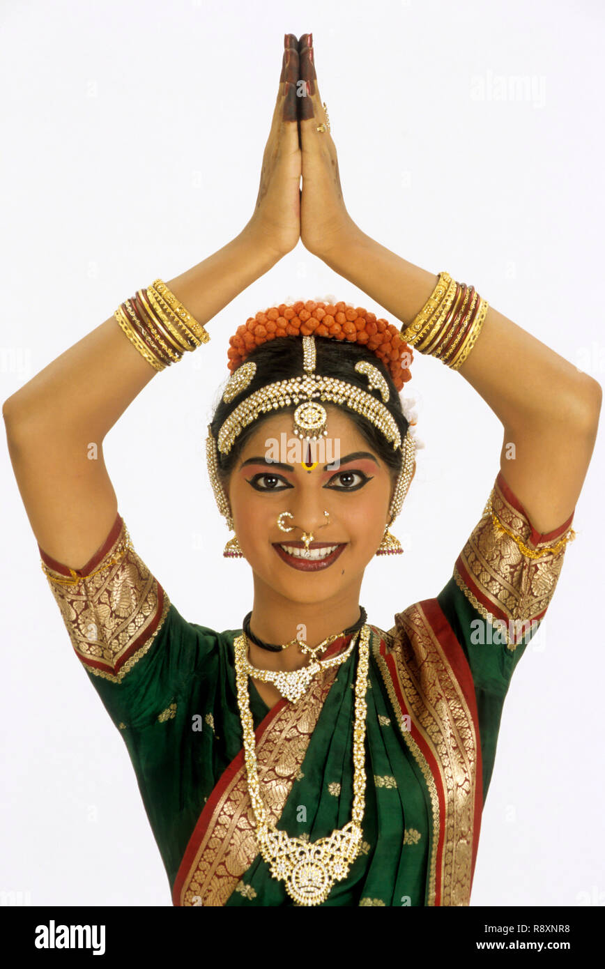 Kuchipudi, la danza classica indiana, donna di eseguire la commozione del sig. NamaskaarNr.579 Foto Stock