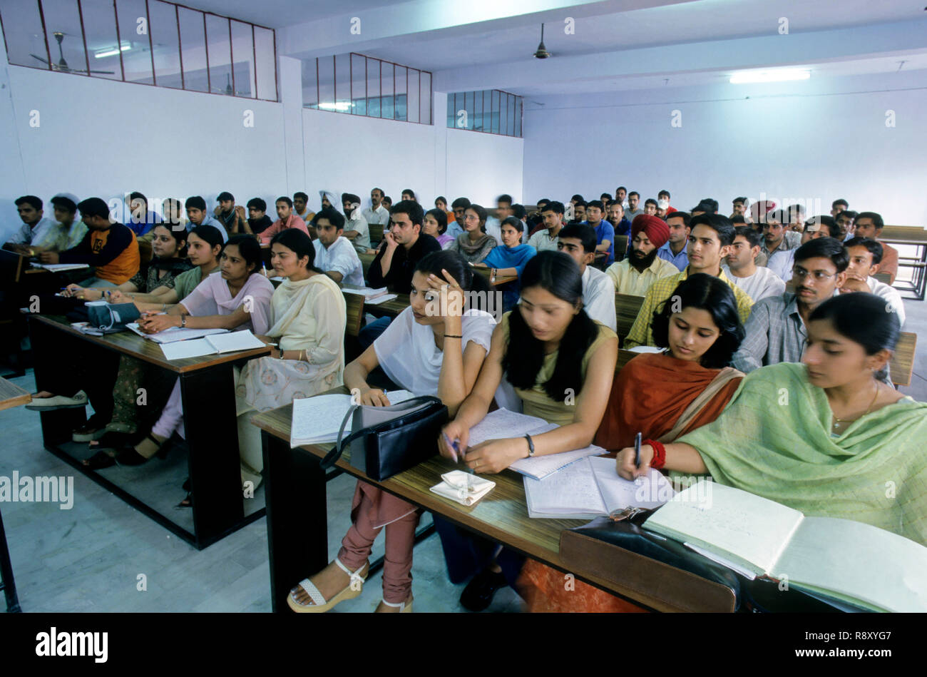 Camera classe, legge il collage, Dehra Dun, Uttar Pradesh, India Foto Stock