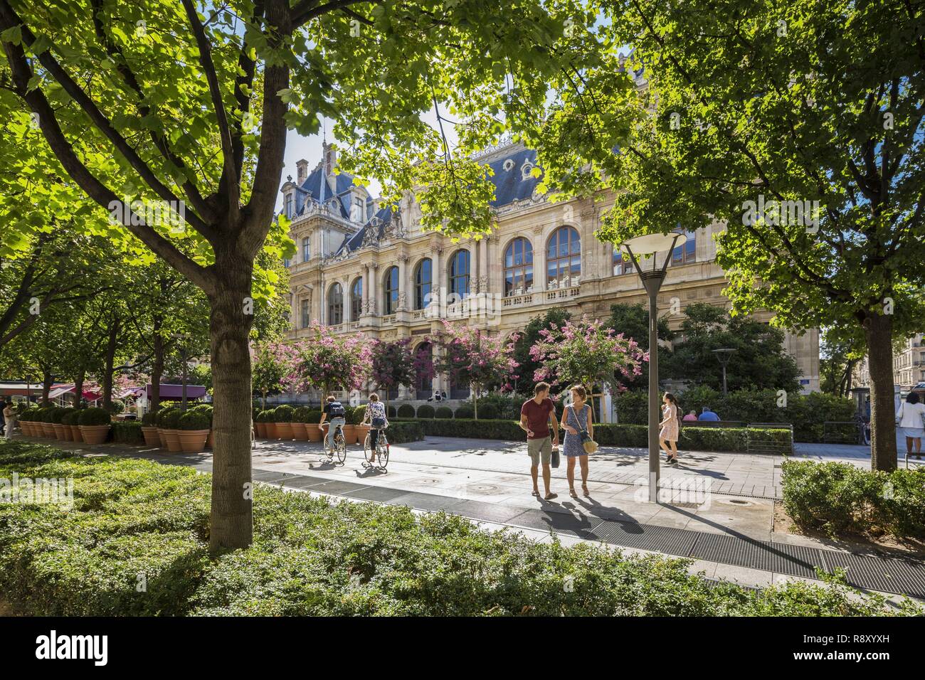 Francia, Rhone, Lione, storico sito elencato come patrimonio mondiale dall'UNESCO, la Rue de la Republique e al Palais de la Bourse, Camera di Commercio e Industria Foto Stock