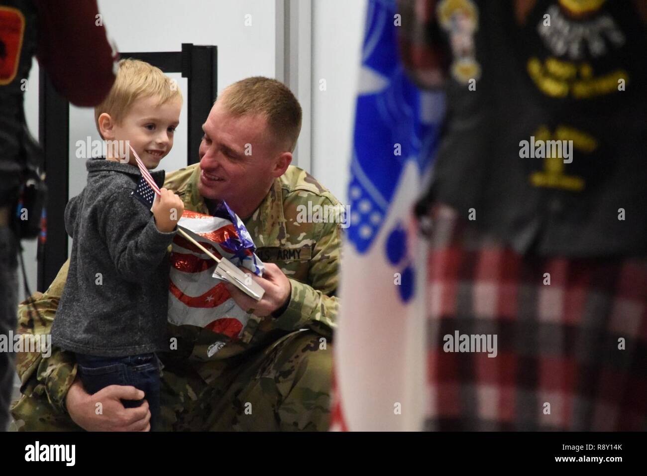 Circa cinquanta soldati dalla Carolina del Sud esercito nazionale Guard 678th aria difesa brigata di artiglieria di ritorno a casa per gli aeroporti in tutto lo stato 8 dicembre 2018, da un periodo di nove mesi di distribuzione per la Germania a sostegno della difesa aerea operazioni per il decimo Army Air missile Comando di Difesa degli Stati Uniti e Esercito Europa (USAREUR). Mentre dispiegata, l'unità era responsabile per la impostazione della prima difesa aerea brigata nel teatro europeo poiché la stand-down della guerra fredda. Forze USAREUR servire un ruolo critico nel portare avanti gli interessi degli Stati Uniti e di fornire un simbolo visibile dell'impegno degli Stati Uniti per la Comunità europea Foto Stock