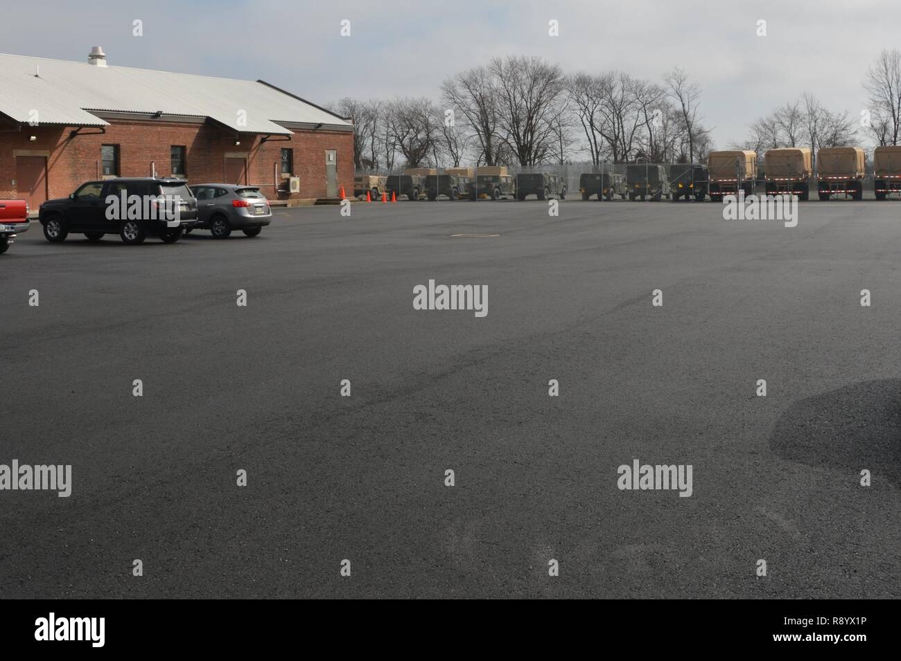 Un nuovo parcheggio è fra i miglioramenti apportati alla zona di formazione a Fort Mifflin. La struttura è utilizzata dalla più antica che serve in modo continuo unità in Pennsylvania National Guard il 103 Ingegnere vigili del battaglione. Foto Stock