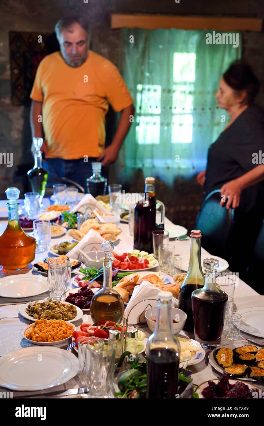 La Georgia, Kakheti, Akhmeta, tradizionale pasto di festa in una famiglia Tusheti Foto Stock