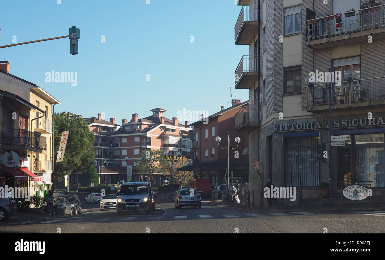 CASTIGLIONE TORINESE, Italia - CIRCA NEL DICEMBRE 2018: la vista della città di Castiglione Foto Stock