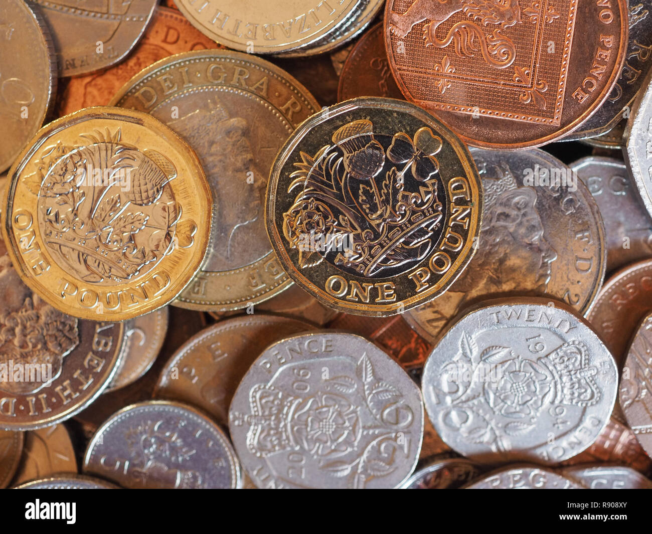 LONDON, Regno Unito - CIRCA NOVEMBRE 2018: Pound monete denaro (GBP), valuta del Regno Unito utili come uno sfondo Foto Stock