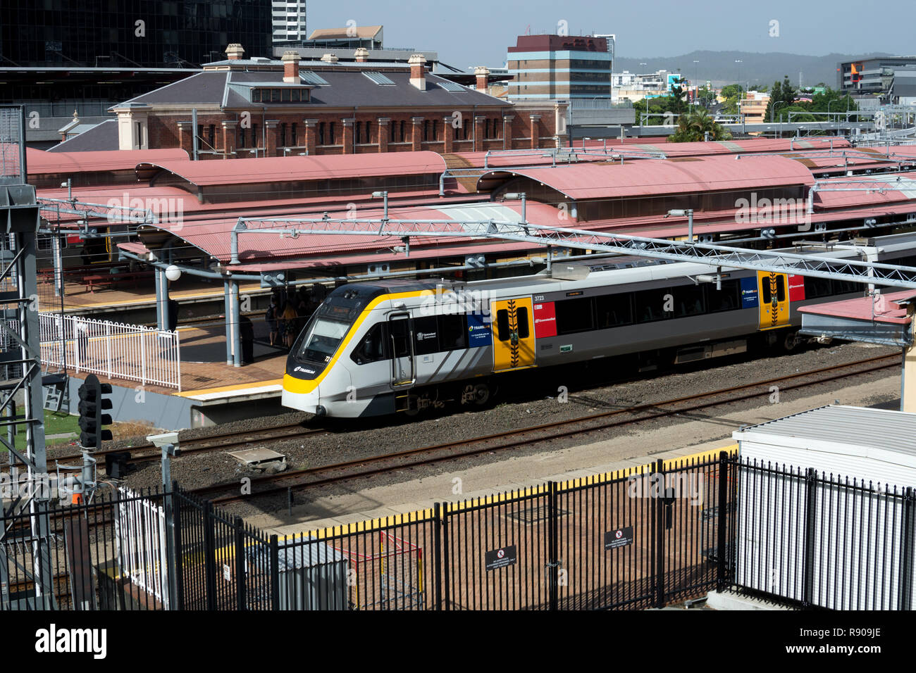 Queensland convoglio ferroviario presso la stazione di Roma Street, Brisbane, Queensland, Australia Foto Stock