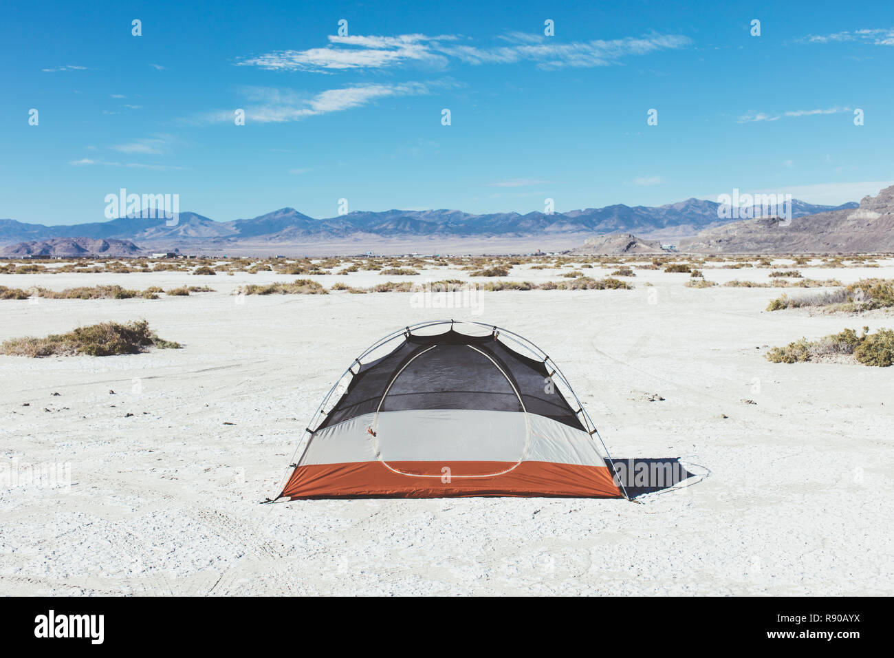 Tenda da campeggio nel deserto, si accamparono a Saline Foto Stock