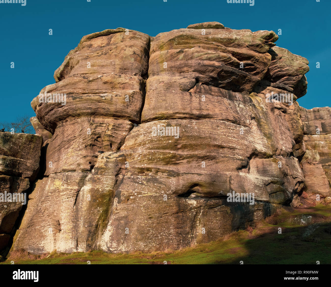 Macina in pietra arenaria di grana formazione rocciosa. Carboniferpous Rock, rock letti. Geologia Foto Stock