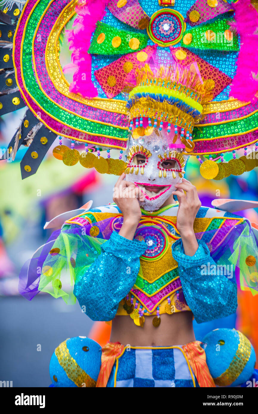 Partecipante al Festival di Masskara nelle Filippine Bacolod Foto Stock