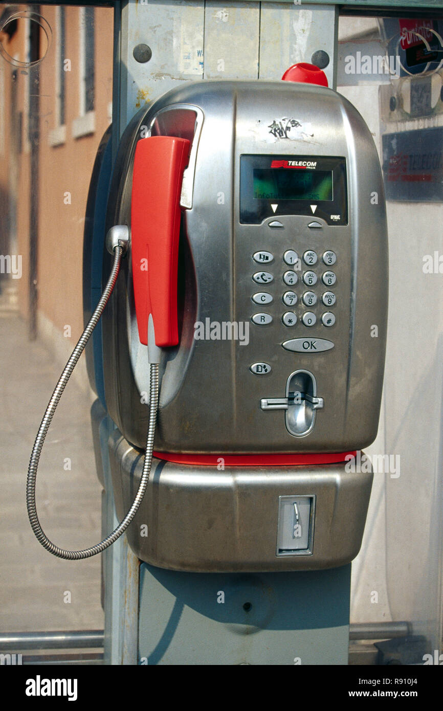 Telefono pubblico strumento di Telecom Italia, Venezia, veneto, Italia Foto  stock - Alamy