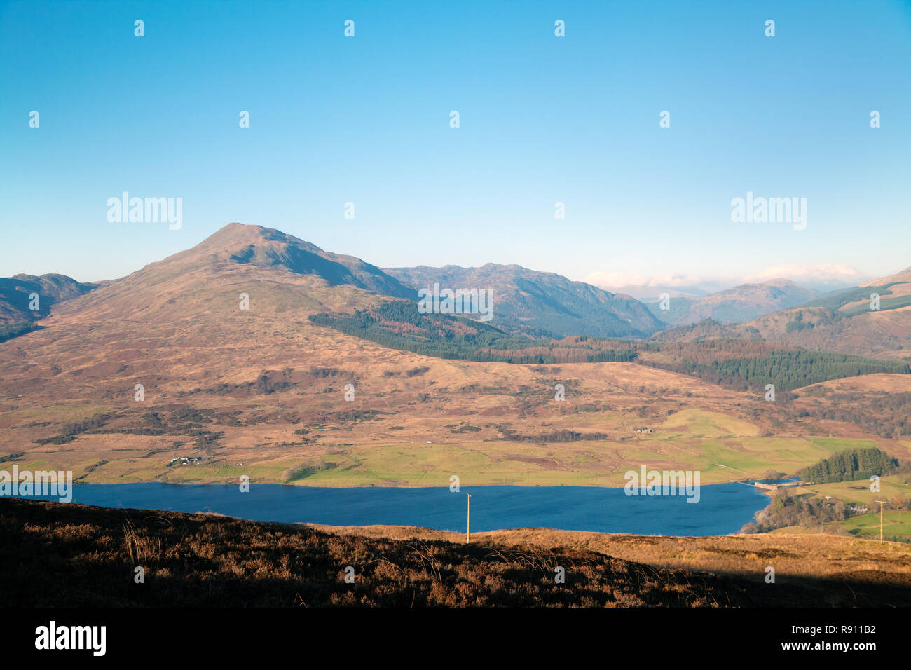 Ben Ledi vista fron Ben Gullipen vicino a Callander in Scozia. Foto Stock