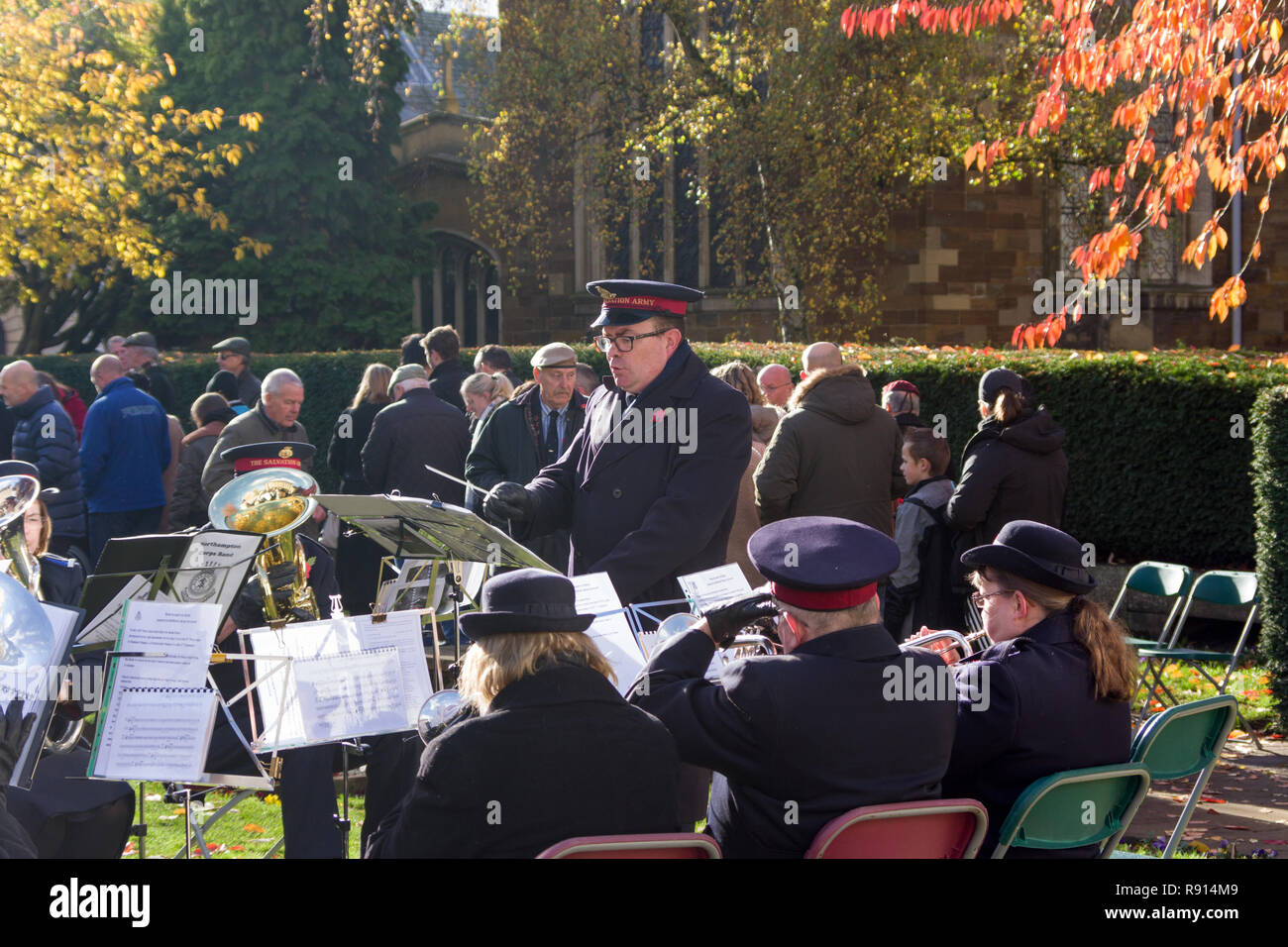 Esercito della salvezza fascia giocare a ricordo di un evento di domenica, Northampton, Regno Unito Foto Stock