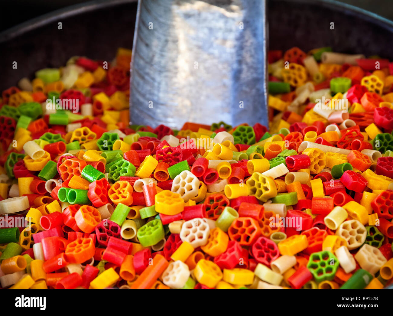 Colorata maccheroni secco al mercato di Jodhpur, Rajasthan, India Foto Stock