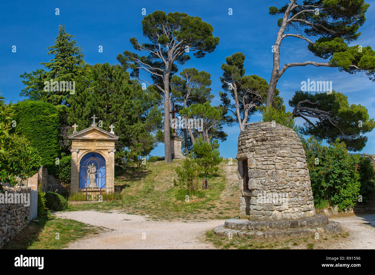 La fontana di Castella sulla collina di vedetta Belvédere sul Calvario, Bonnieux, Provenza, Luberon, Vaucluse Francia Foto Stock