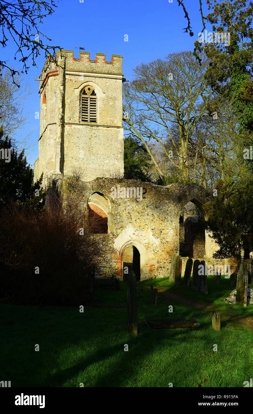 Vecchio rovinato la chiesa di San Lorenzo a Ayot St Lawrence, Hertfordshire Foto Stock