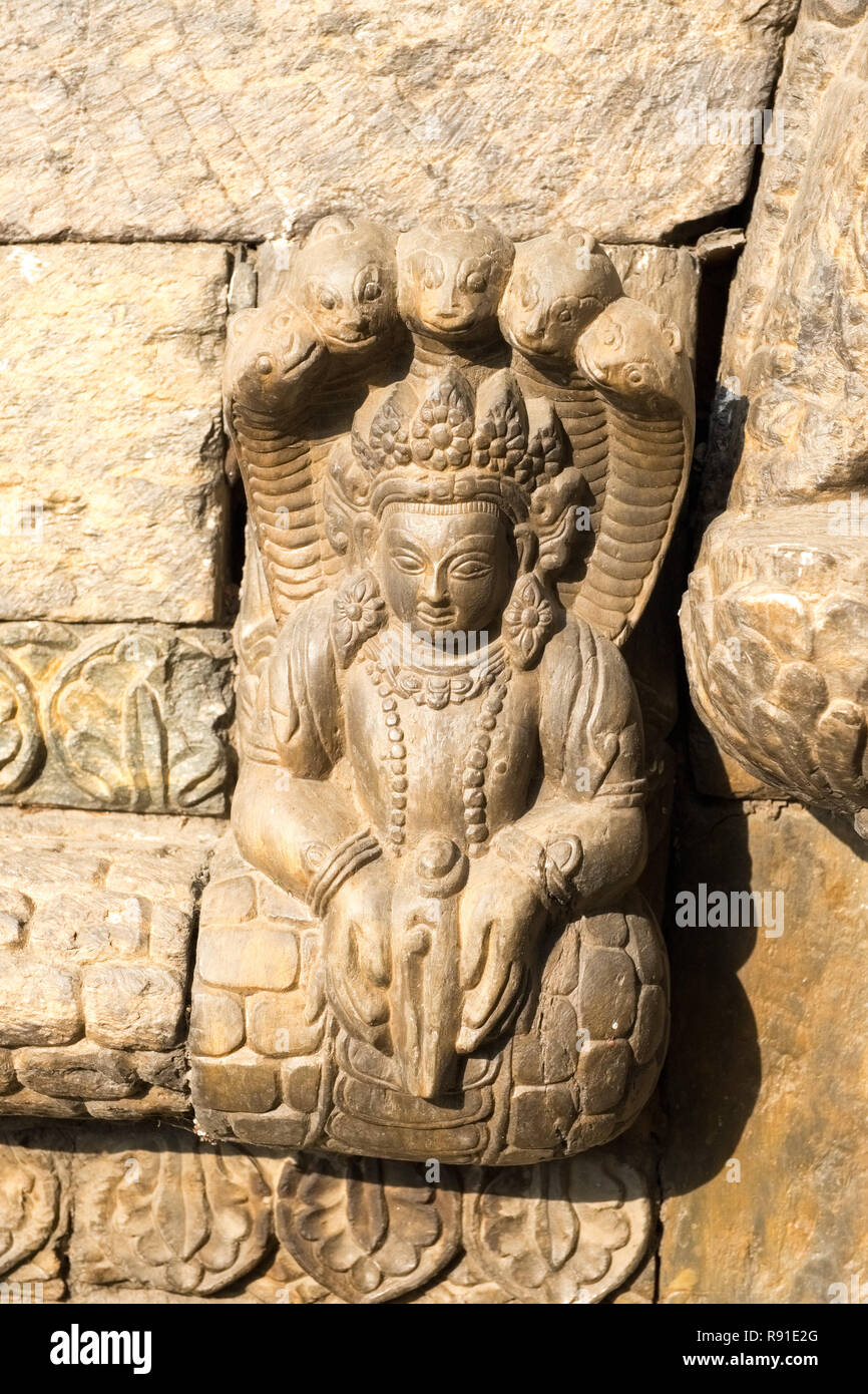 Divinità indù / dèi scolpiti nel tempio di pietra, il tempio di Pashupatinath, Kathmandu, Nepal Foto Stock