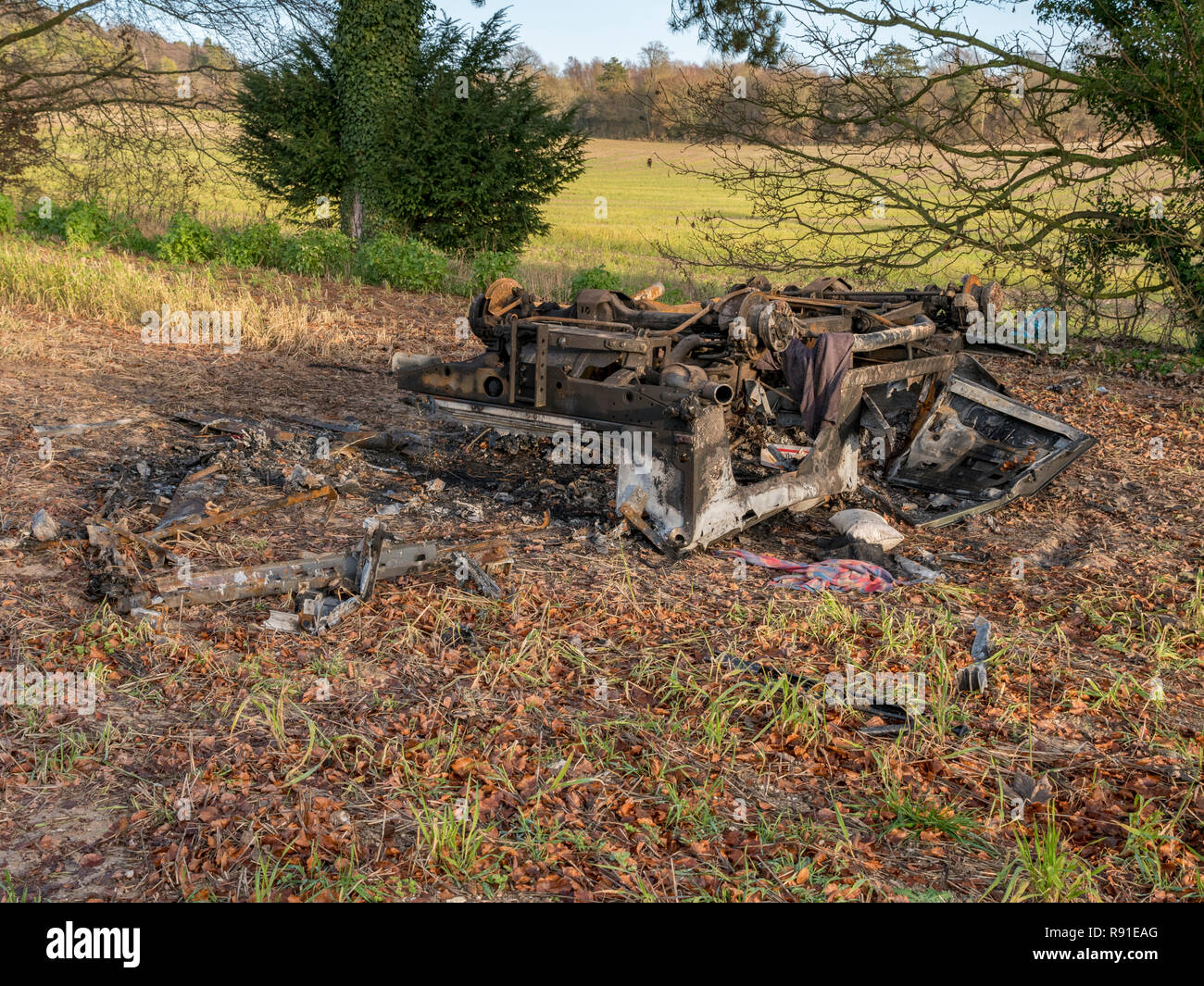 Bruciata auto situato sulla Via dei Pellegrini byway, nel Kent, Inghilterra Foto Stock