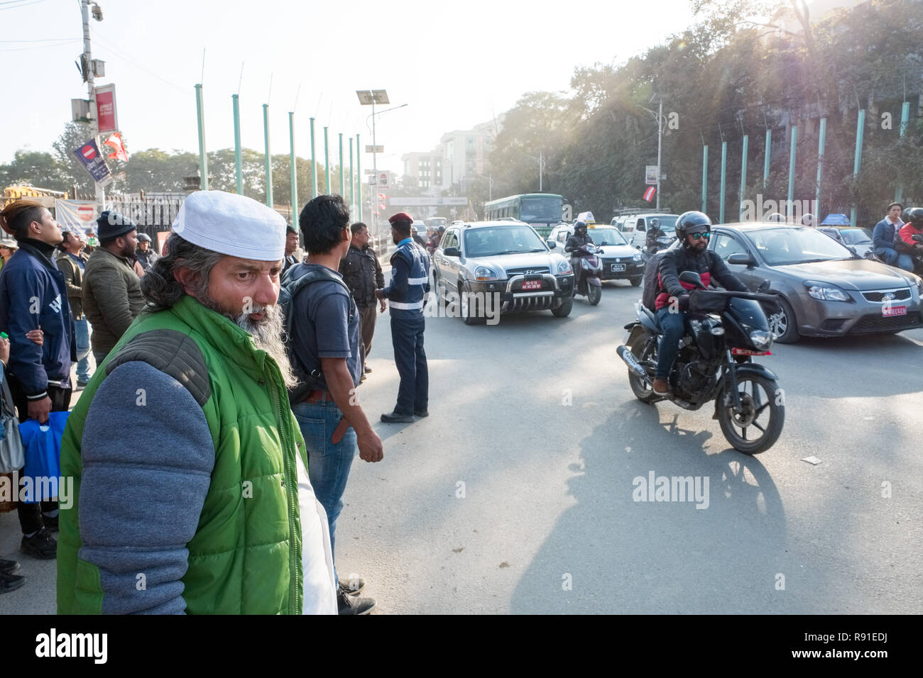 La congestione del traffico e dei pedoni per le strade di Kathmandu, Nepal la città capitale della Foto Stock