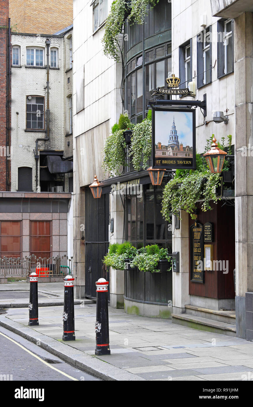 LONDON, Regno Unito - 03 aprile: St Brides Tavern di Londra il 03 aprile 2010. St Brides Taverna pub tradizionali a Blackfriars in London, Regno Kin Foto Stock