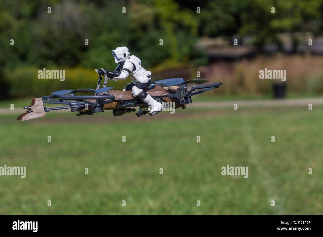 Schaumburg, IL, USA, settembre 18, 2016- Flying Star Wars Trooper per solo uso editoriale Foto Stock