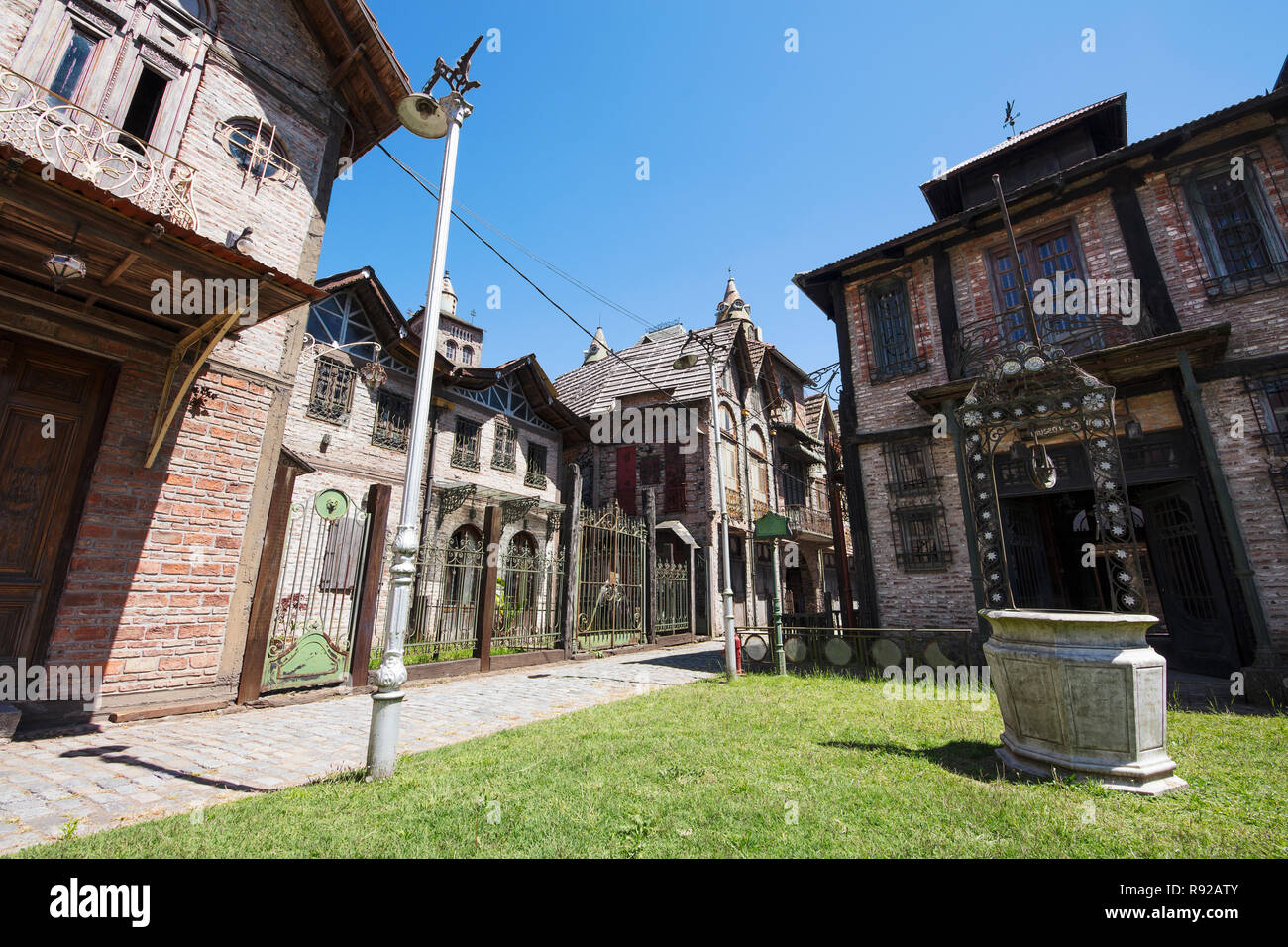 Il villaggio di eclettico di Campanopolis. Gonzales Catan, Buenos Aires, Argentina. Foto Stock