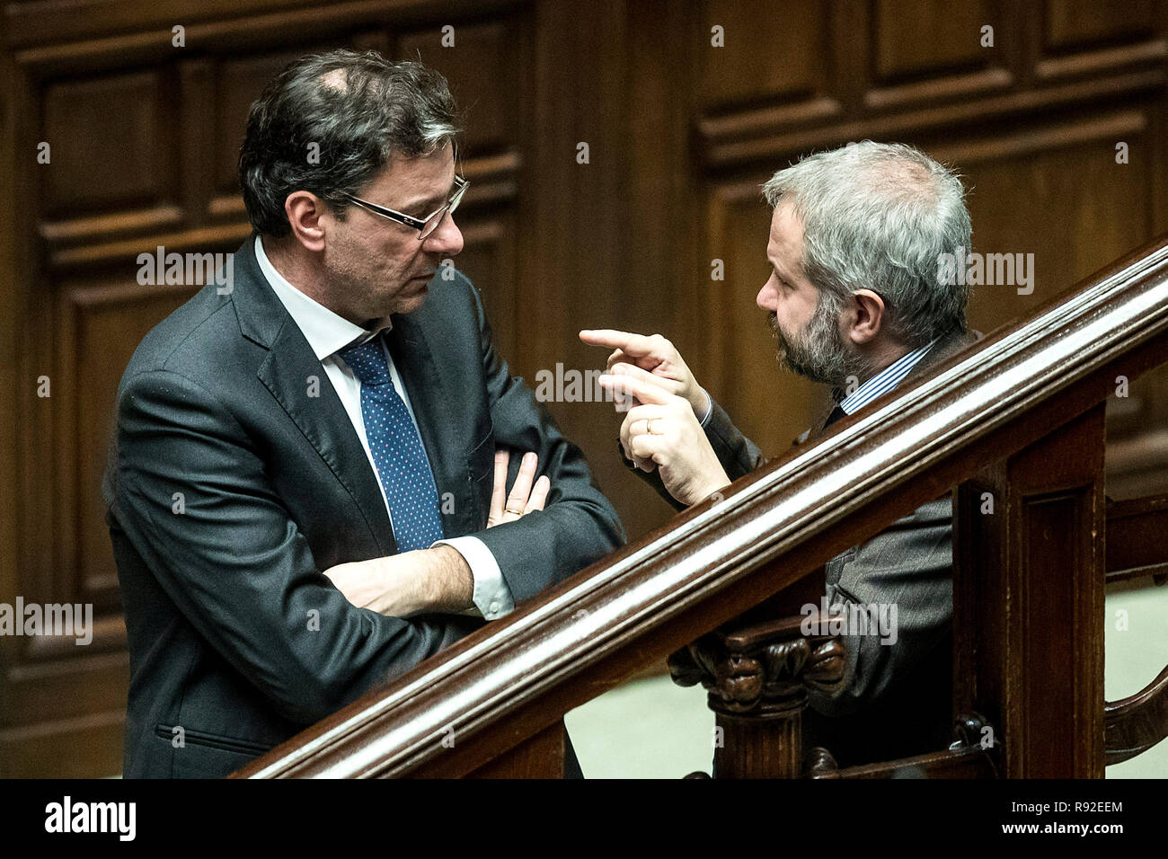 Foto di Roberto Monaldo / LaPresse 18-12-2018 Roma Italiano Camera dei Deputati - dl anticorruzione Nella foto Giancarlo Giorgetti, Claudio Borghi Foto Roberto Monaldo / LaPresse 18-12-2018 Roma (Italia) Camera dei Deputati - decreto legge su anticorruzione nella foto di Giancarlo Giorgetti, Claudio Borghi Foto Stock