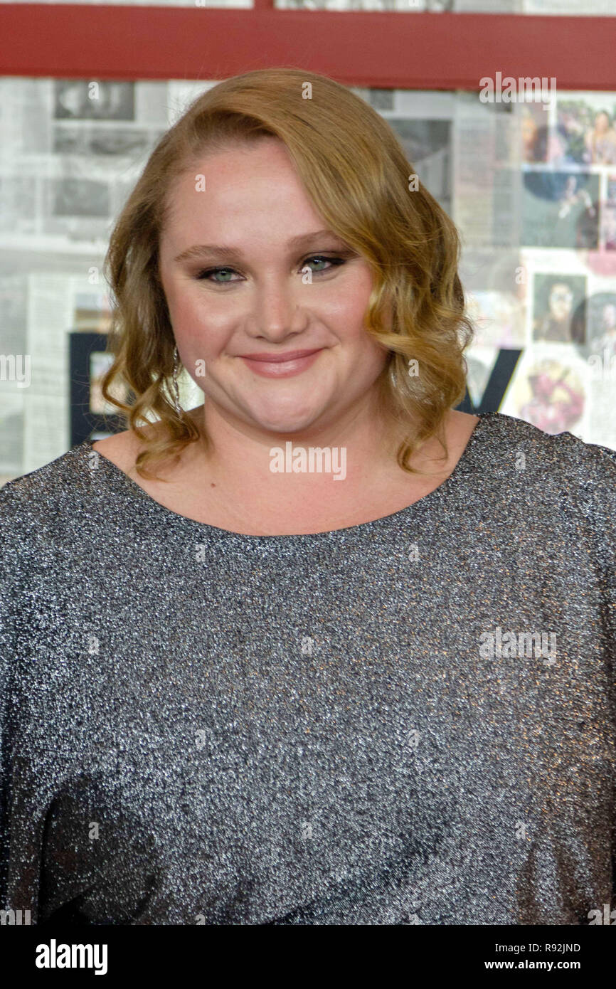 New York, Stati Uniti d'America. Xvii Dec, 2018. L'attrice Danielle Macdonald assiste il Netflix screening speciale di "Bird Box' a Alice Tully Hall di New York City il 17 dicembre 2018. Credito: Jeremy Burke/Alamy Live News Foto Stock