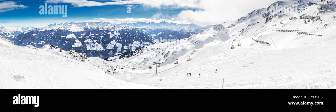 Ski resort coperte da neve fresca in Tirolo, Alpi Zillertal Austria, l'Europa. Foto Stock