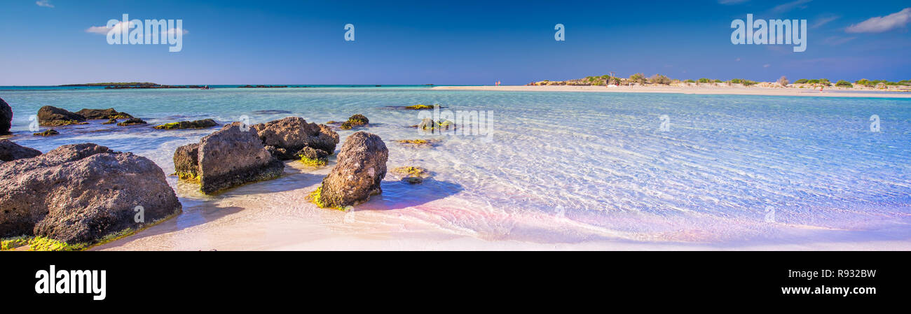 Spiaggia di Elafonissi a Creta isola di azzurro acqua chiara, la Grecia, l'Europa. Creta è la più grande e la più popolata delle isole greche. Foto Stock