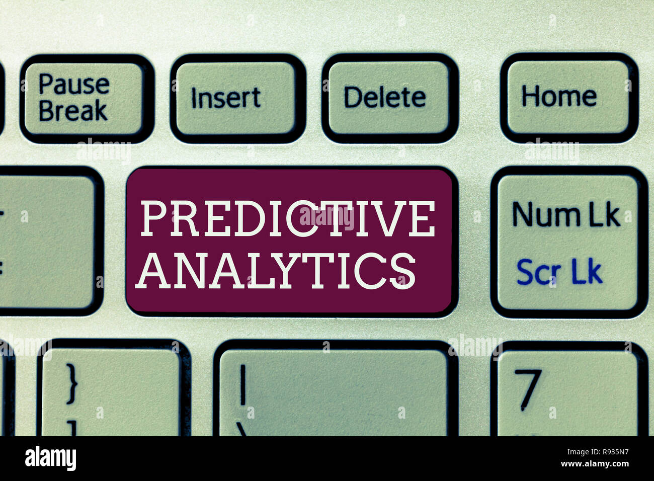 La grafia la scrittura di testo analisi predittiva. Concetto significato ottimizzare la raccolta raggiungere CRMIdentify Cliente. Foto Stock