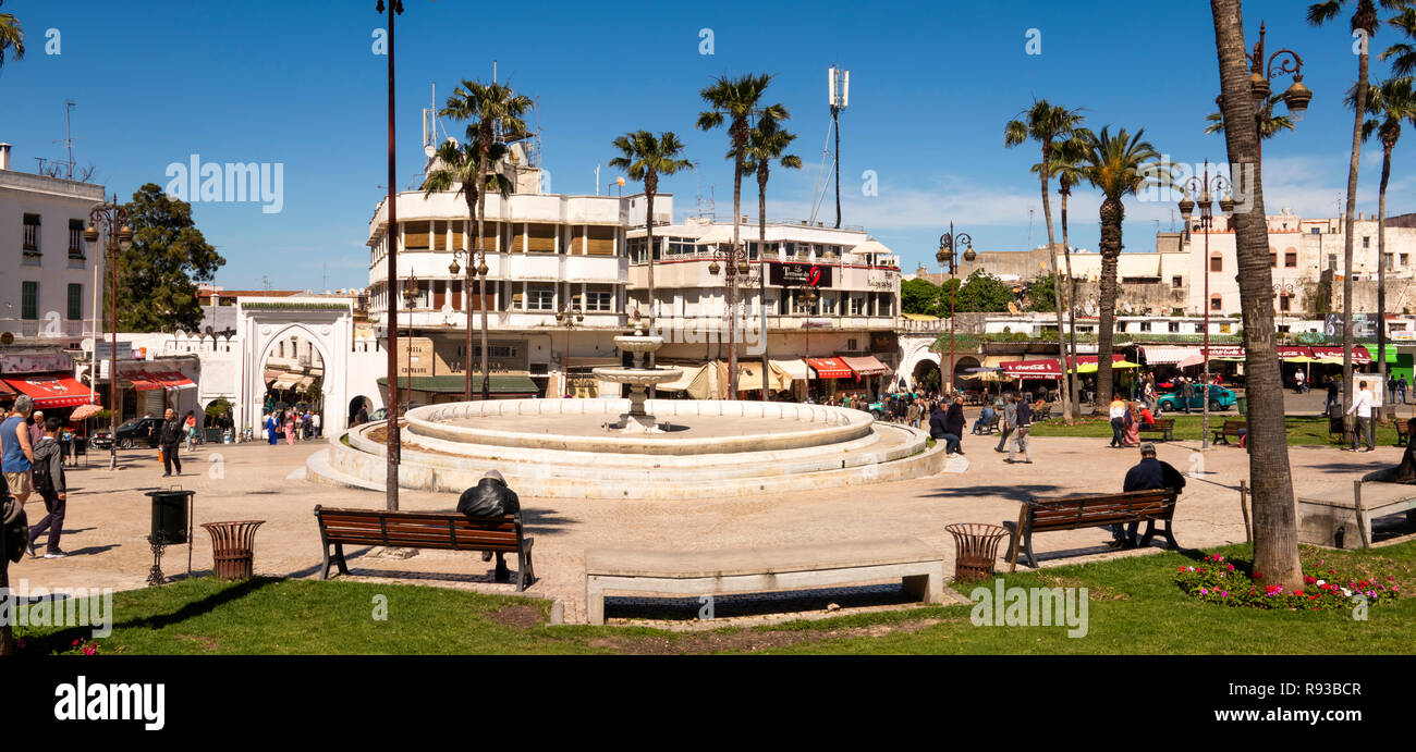 Il Marocco, Tangeri, posto 9 Avril, Gran Socco pubblica piazza, panoramica Foto Stock