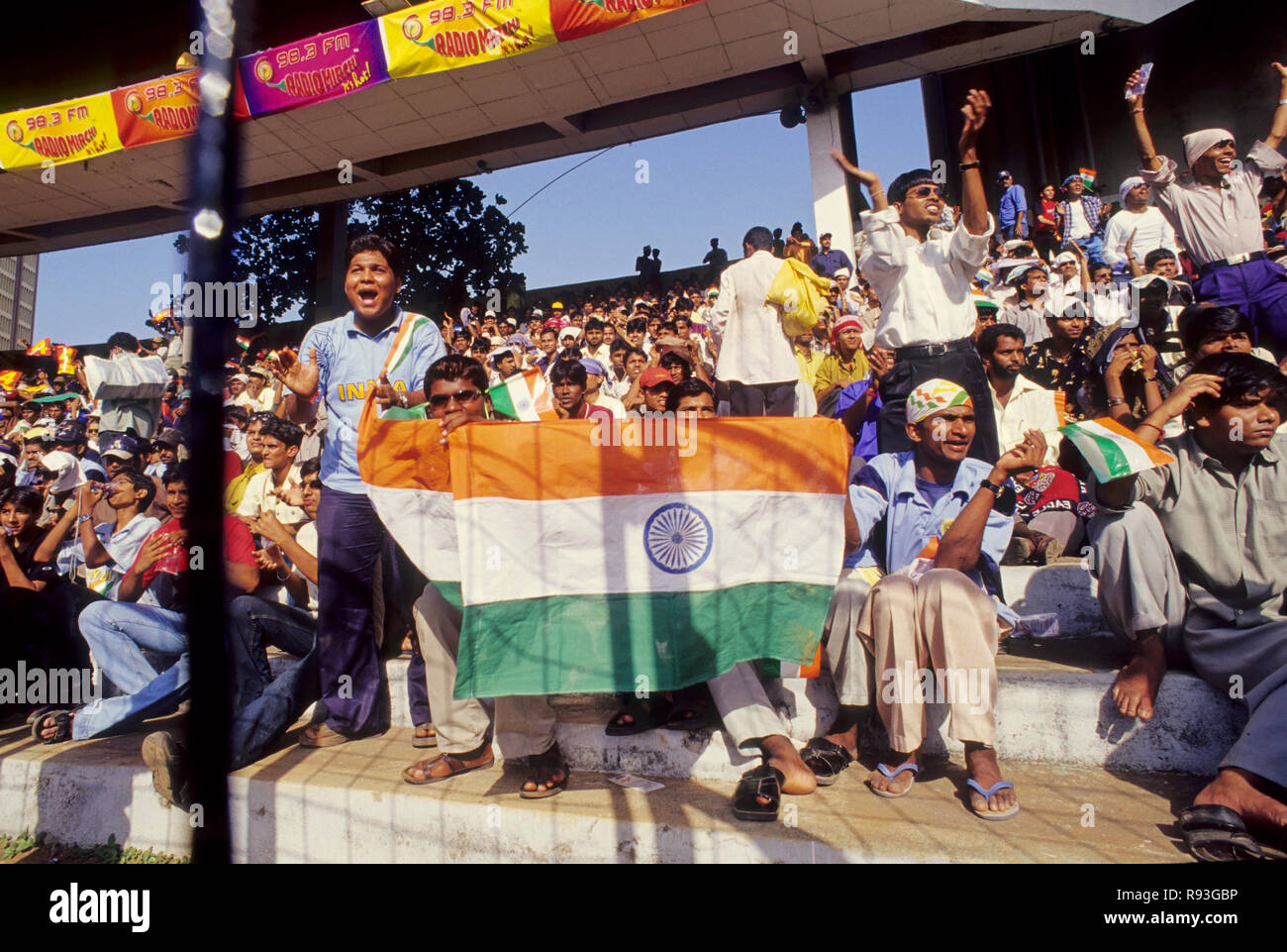 Di fronte alla folla Wankhede stadium, Mumbai Bombay, Maharashtra, India Foto Stock