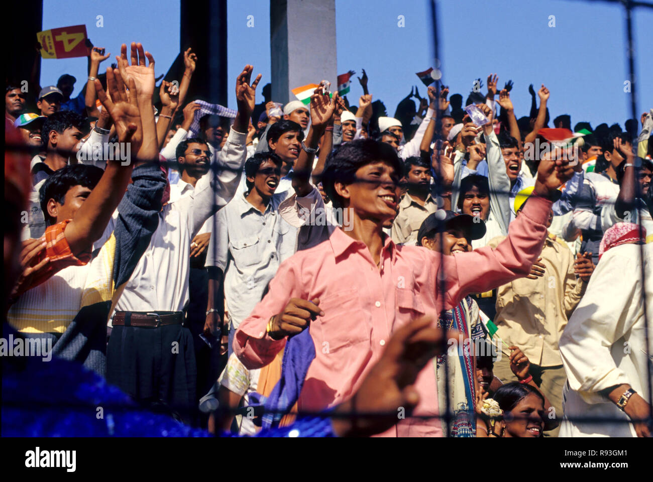 Le persone si sono riunite a Wankhede stadium, Mumbai Bombay, Maharashtra, India Foto Stock