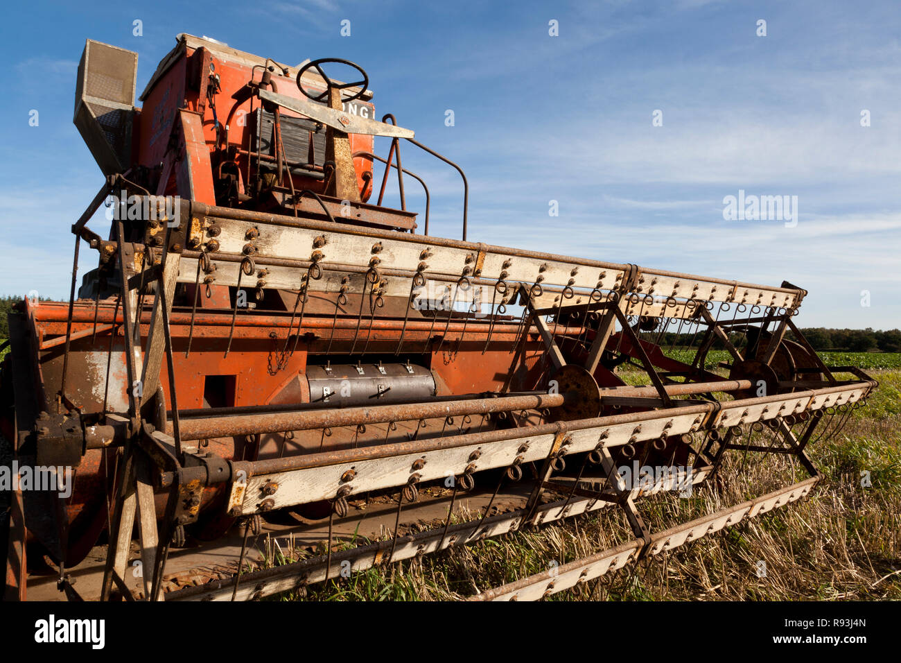 Un vecchio vintage ALLIS CHALMERS 1963 Gleaner mietitrebbia Foto Stock