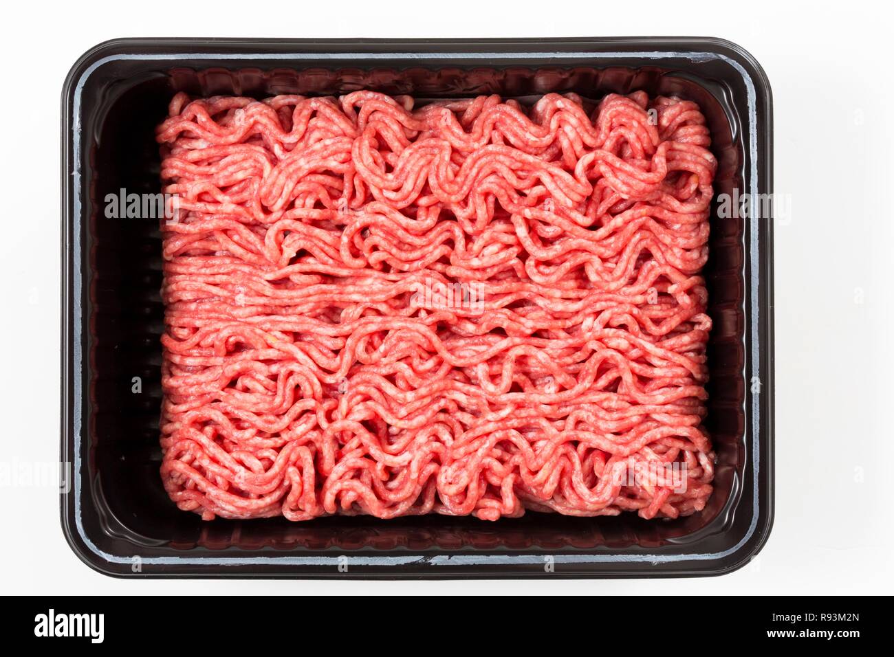 La carne macinata nel vassoio di plastica. Foto Stock