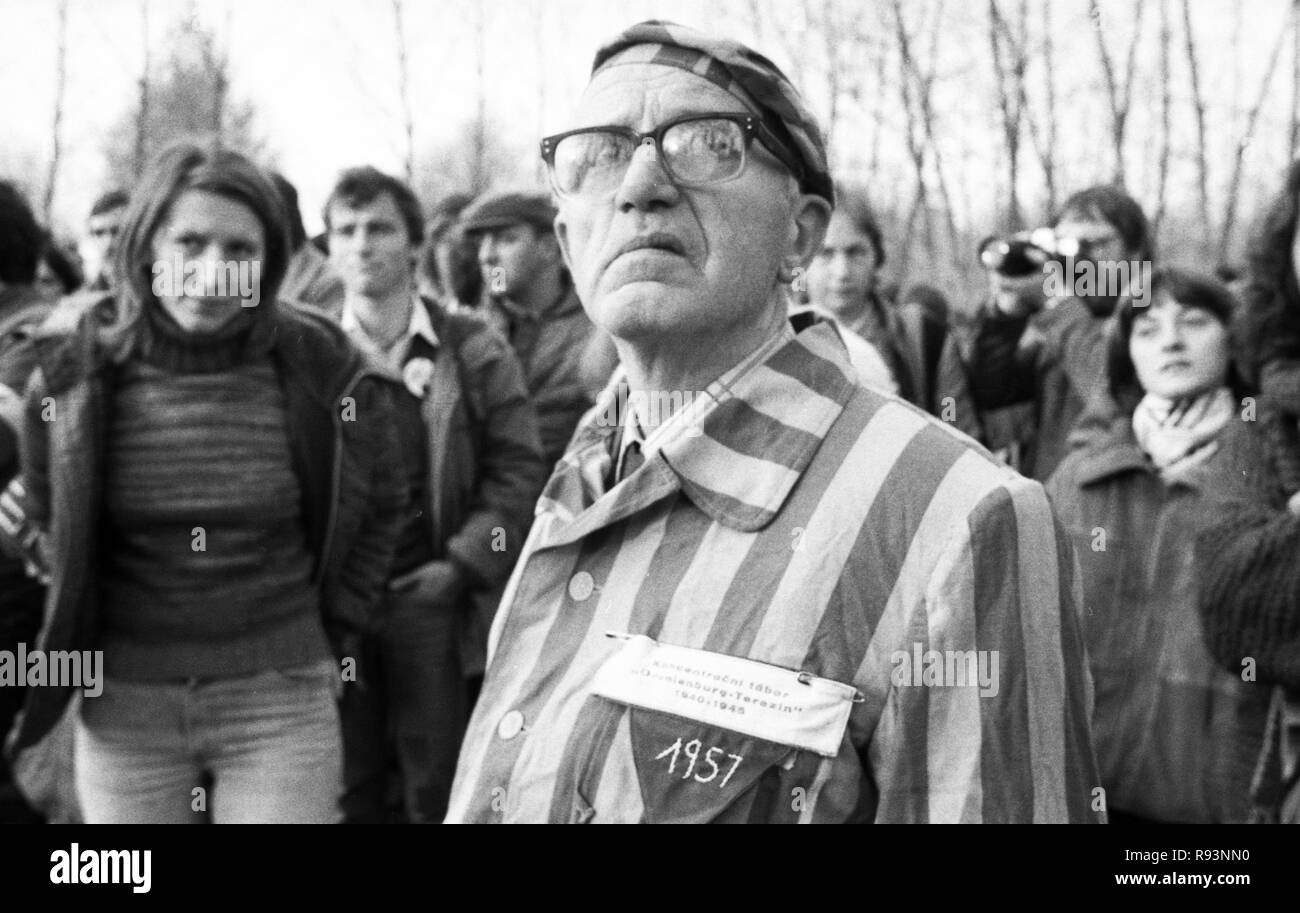 Le proteste in occasione del congresso del partito di estrema destra-ala Nazionale Partito Democratico della Germania (NPD) il 8 dicembre 1979 a Ketsch (Baden-Wuerttemberg) | utilizzo in tutto il mondo Foto Stock