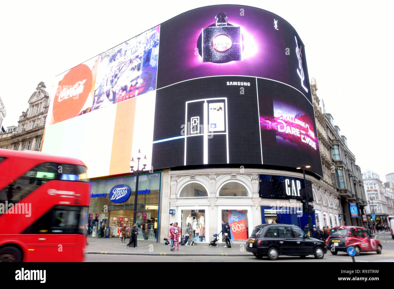 Aggiornate la tecnologia LED display advertising in Piccadilly Circus, Londra Foto Stock