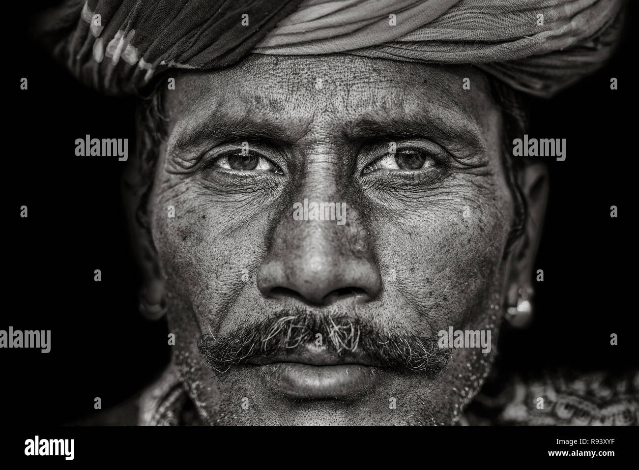 Ritratto di un uomo di Pushkar, monocromatica, Rajasthan, India Foto Stock