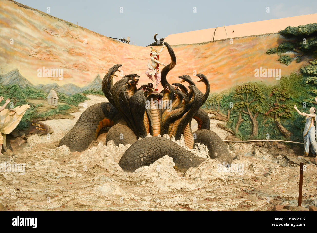 Mantralayam,Andhra Pradesh, India dicembre 13,2018 :scultura di Krishna danza su il serpente in mantralayam Foto Stock