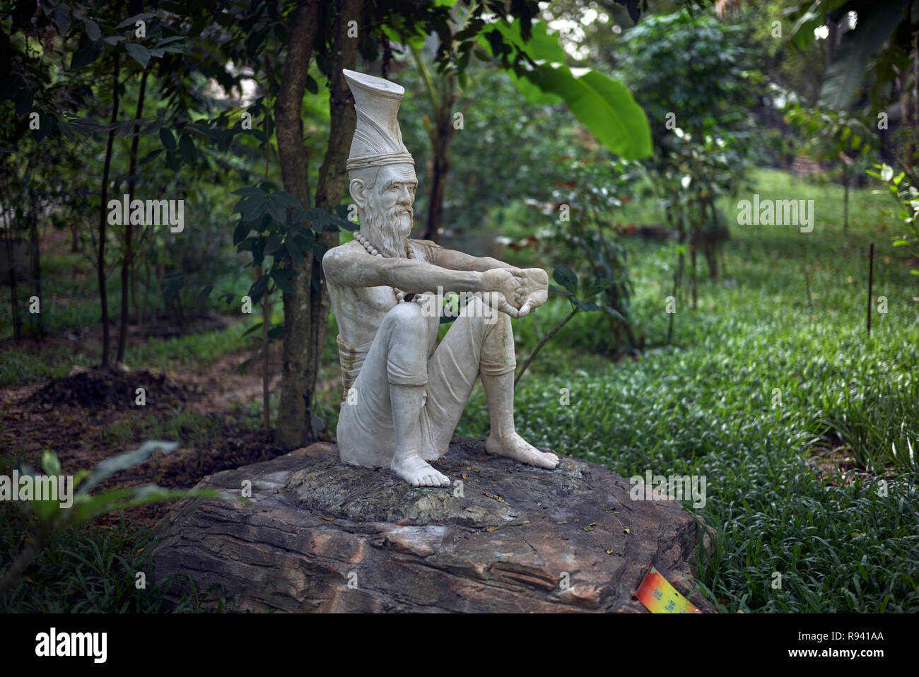 Statua di stretching esercizio in un centro medico tradizionale Thailandia per migliorare il benessere sia per il corpo e la mente. Pattaya Asia Foto Stock