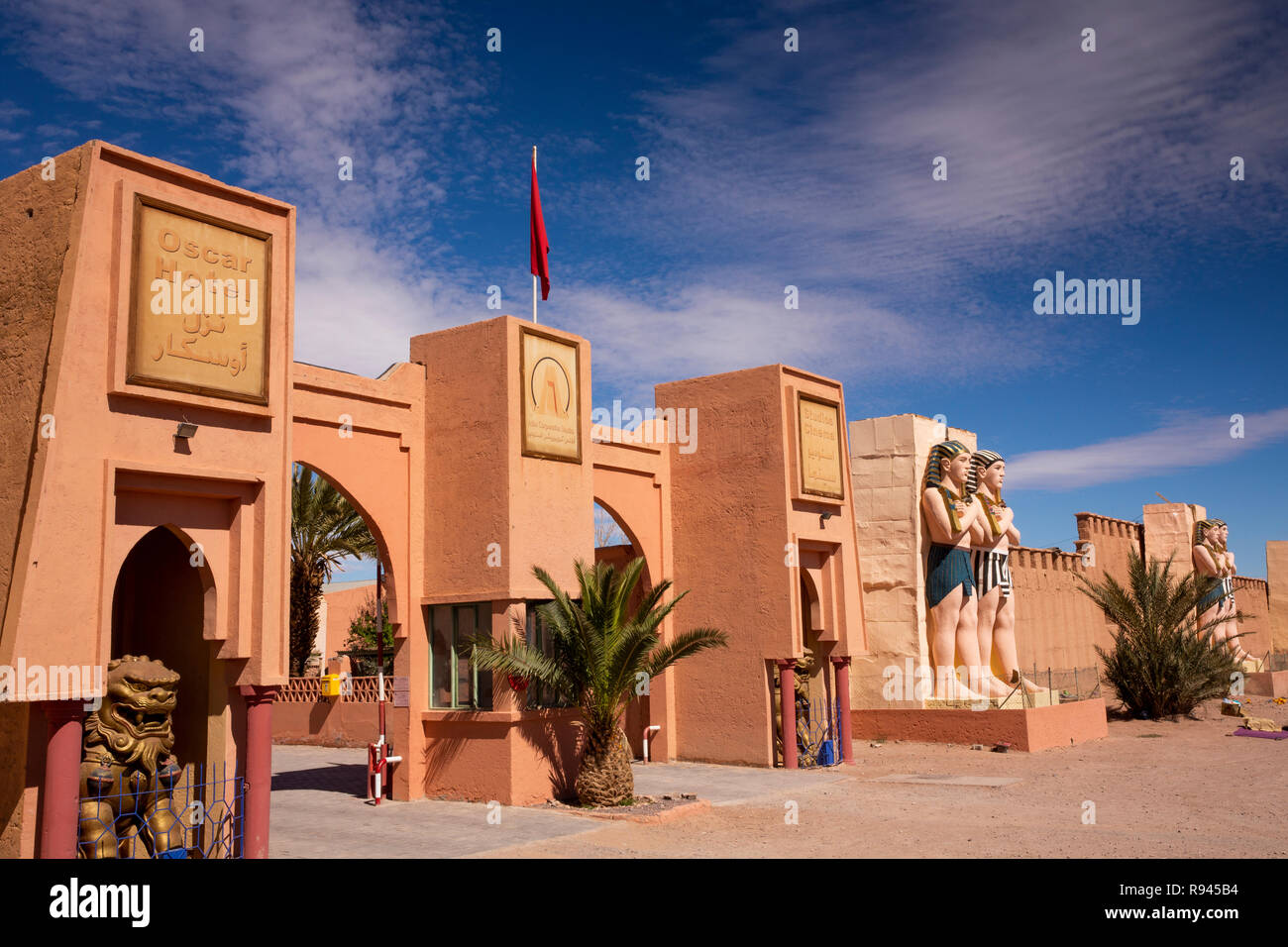 Il Marocco, Ouarzazate, Atlas Corporation film studio, Oscar Hotel Studios e cinema, egiziano entrata a tema Foto Stock