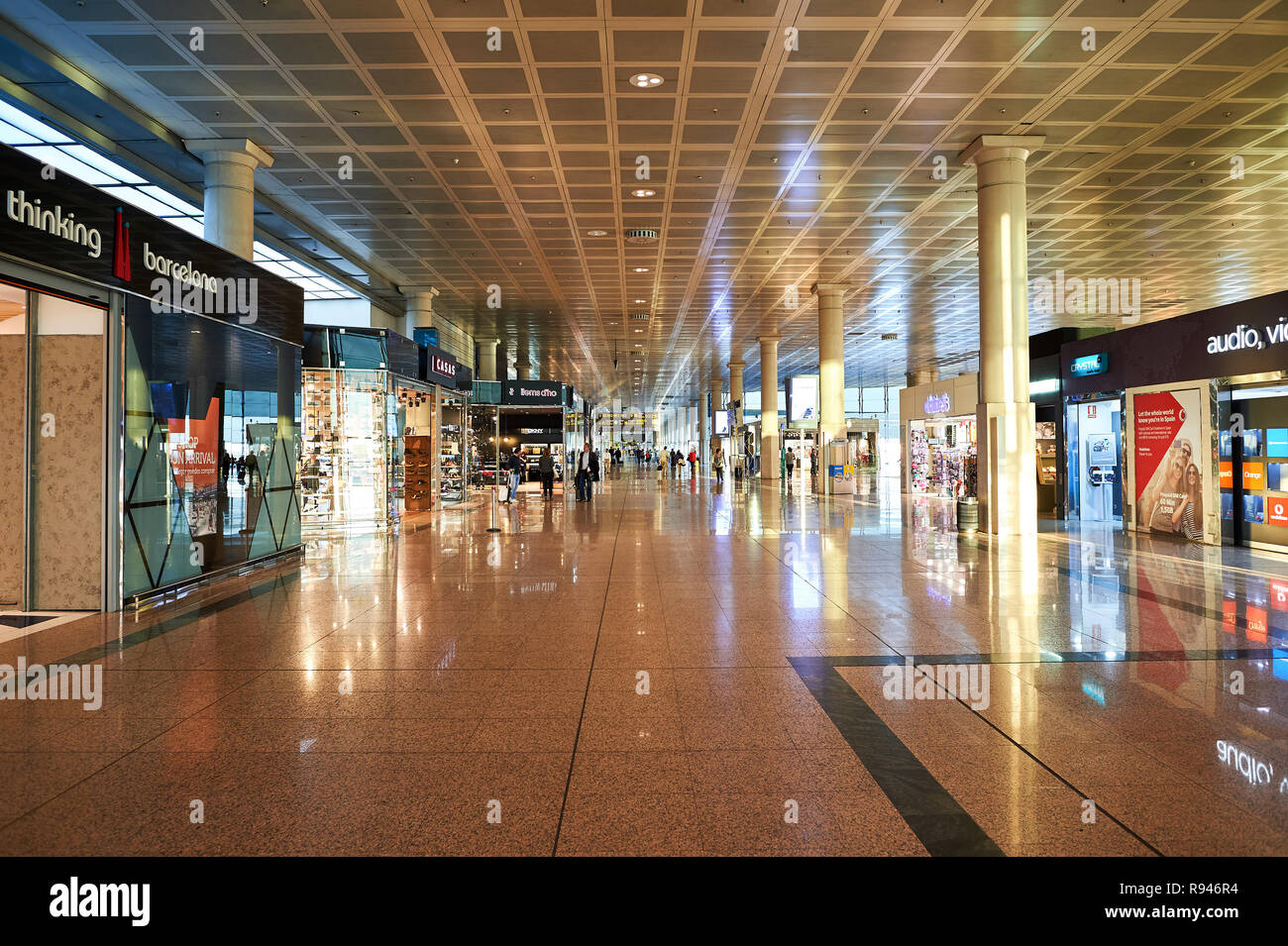 Barcellona, Spagna - circa novembre, 2015: dentro l'Aeroporto di Barcellona. Aeroporto di Barcelona-El Prat Airport è un aeroporto internazionale. Essa è il principale aeroporto di Ca Foto Stock