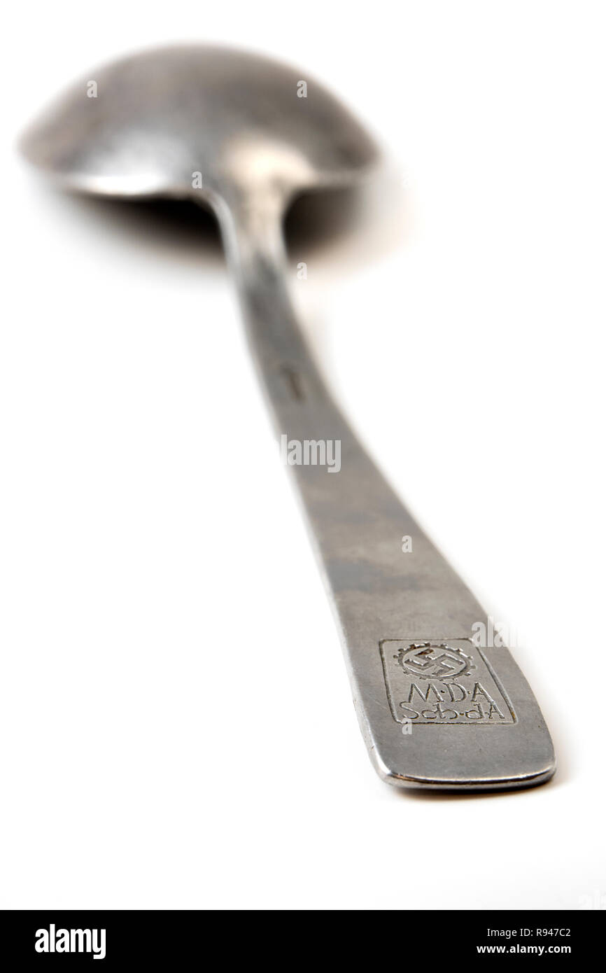 Cucchiaio nazista su sfondo bianco Foto Stock