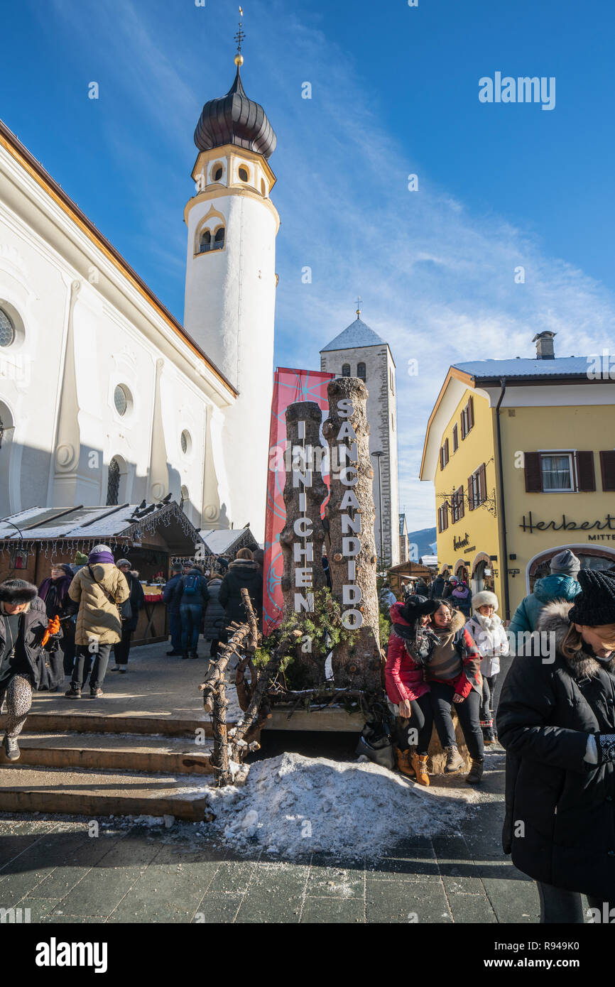 Il tradizionale mercatino di natale di San Candido - Innichen, regione Trentino Alto Adige, Italia Foto Stock