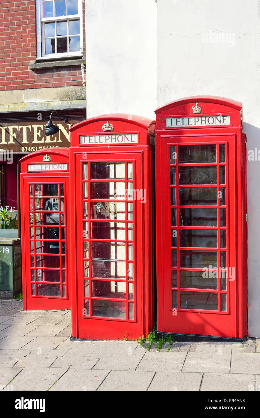 Raccolta di telefono rosso scatole, Kendrick Street, Stroud, Gloucestershire, England, Regno Unito Foto Stock