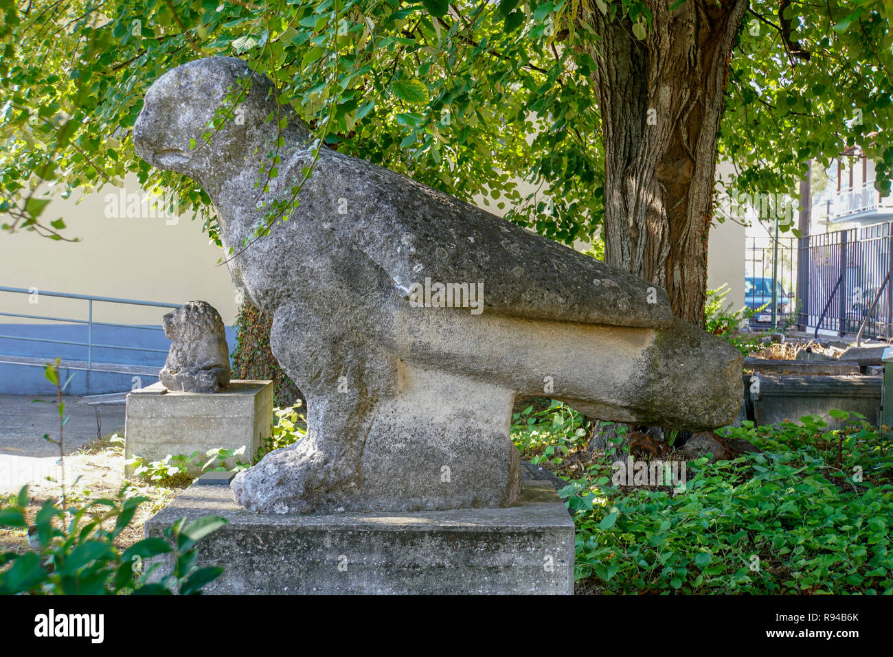 Reperti archeologici di una statua di un uccello nell'Agorà di antica Thasos, Thassos Island, Grecia Foto Stock
