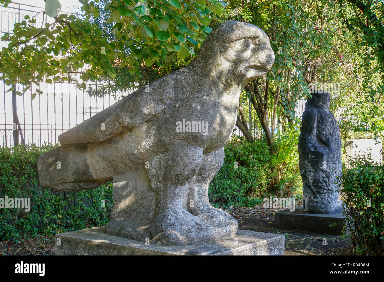 Reperti archeologici di una statua di un uccello nell'Agorà di antica Thasos, Thassos Island, Grecia Foto Stock