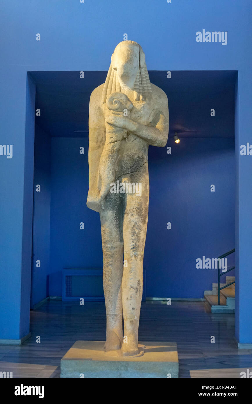 Statua di un giovane uomo con una ram, Museo Archeologico di Thasos è un museo situato in Limenas sull isola di Thasos, est della Macedonia, Grecia Foto Stock
